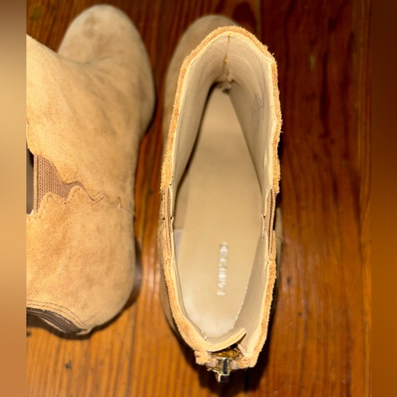 Lands End Tan Suede Womens High Heel Scalloped Ankle Booties - Picture 5 of 8